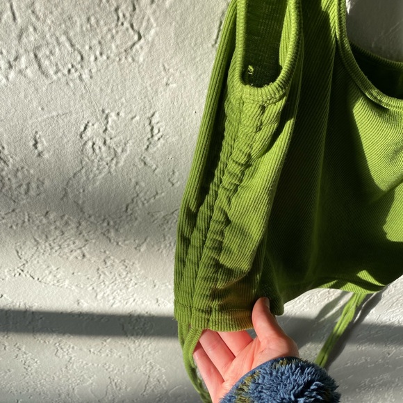 Green crop top! - Picture 4 of 4